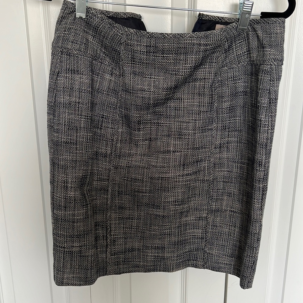 Banana republic, size 2p navy and white pencil skirt